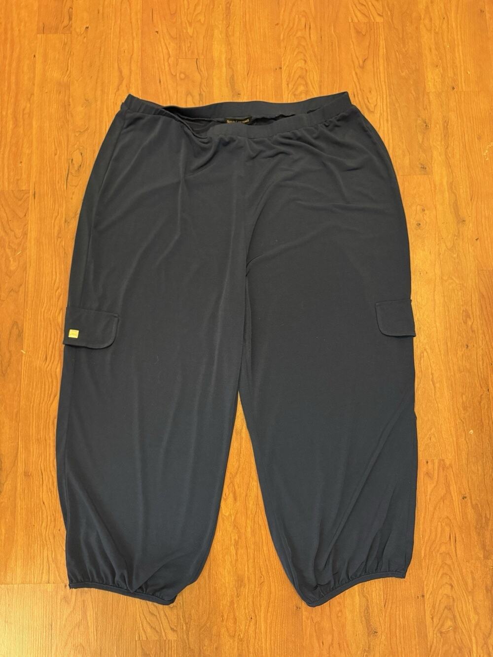 Susan Lawrence Women’s Navy Blue Slinky Cargo Pants Gold Accent XL Cropped
